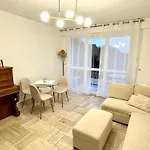 Charming Flat Close To Beach
