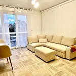 Charming Flat Close To Beach