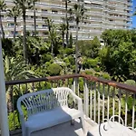 Charming Flat Close To Beach
