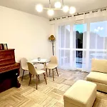 Charming Flat Close To Beach