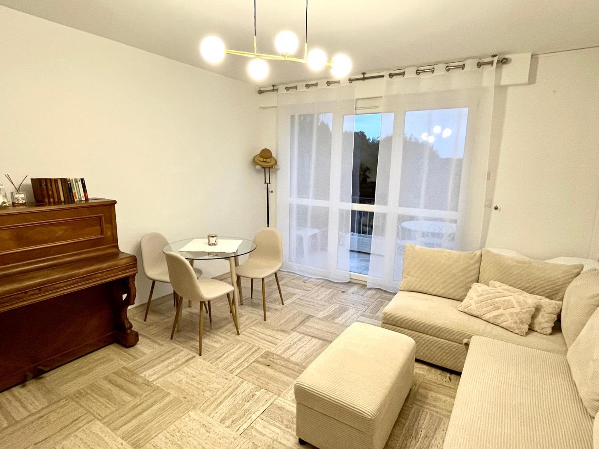 Apartamento Charming Flat Close To *