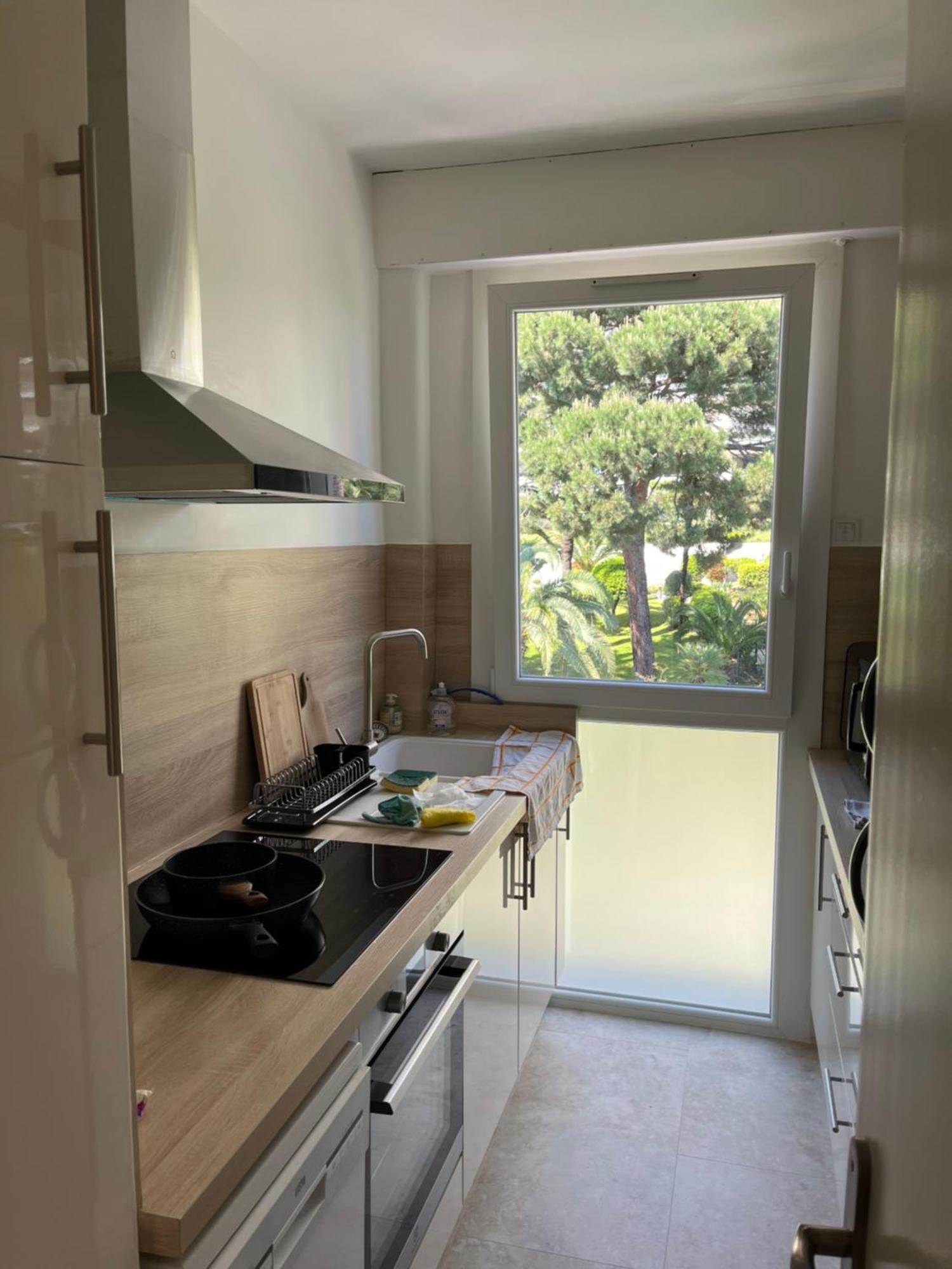 Charming Flat Close To *