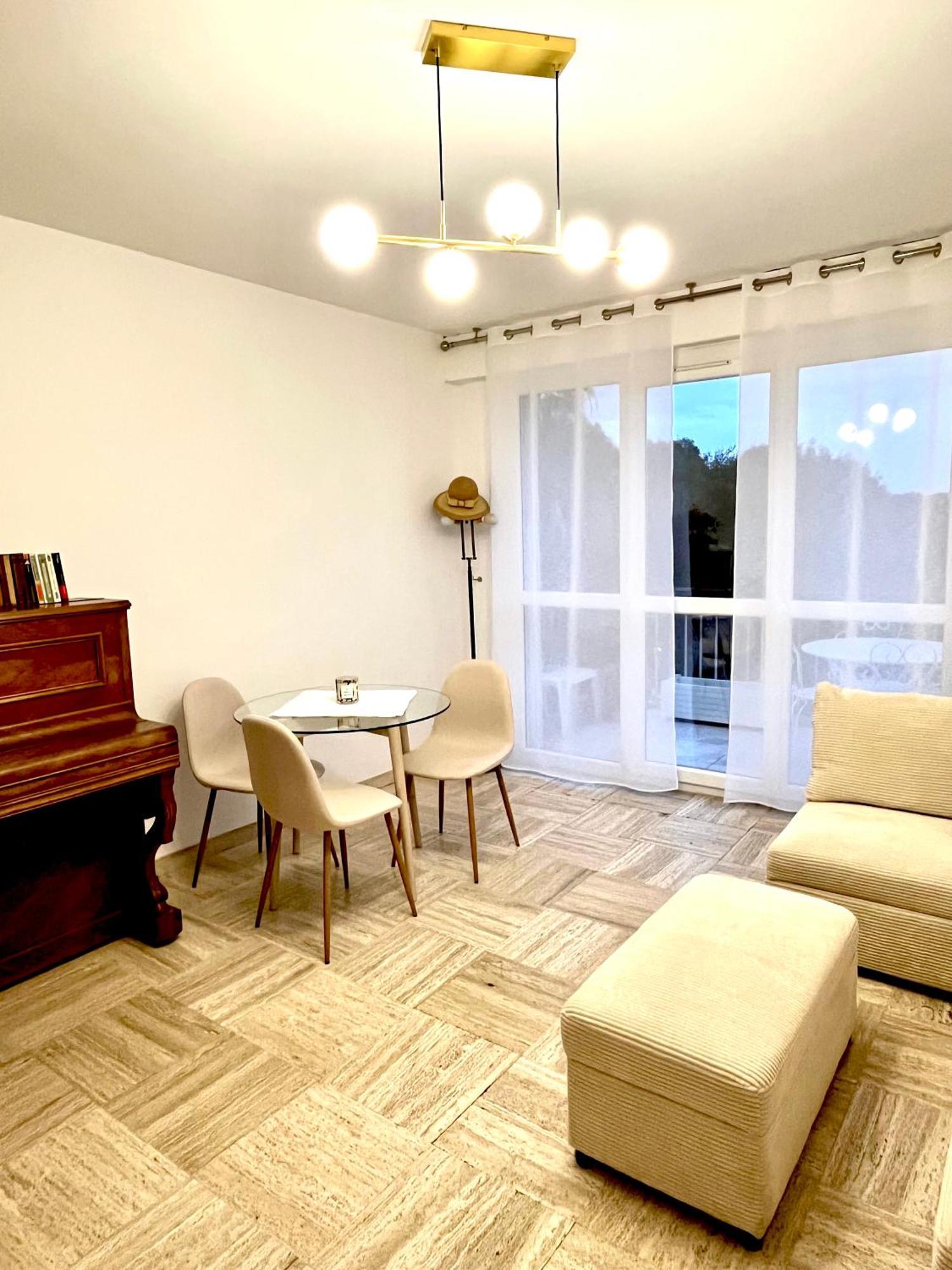 Charming Flat Close To Appartamento